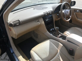 MERCEDES-BENZ C200
