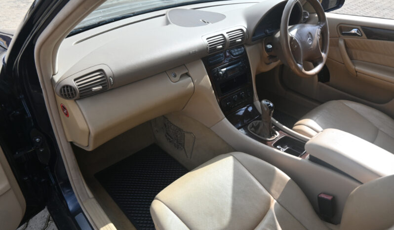 MERCEDES-BENZ C200