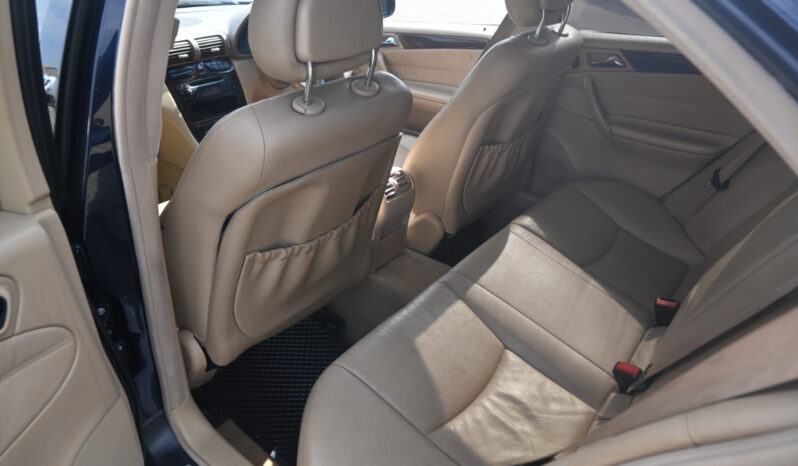 MERCEDES-BENZ C200