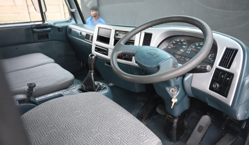 NISSAN UD
